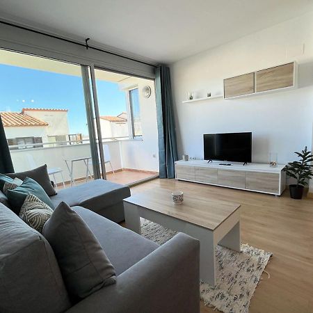 2-Bedroom Brand New Apartment Steps From The Beach Llança Esterno foto