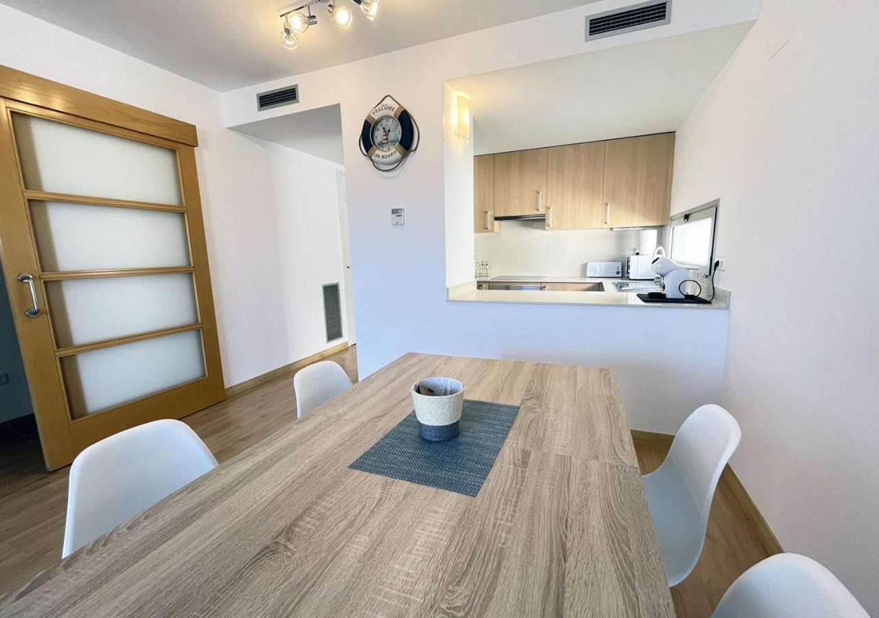2-Bedroom Brand New Apartment Steps From The Beach Llança Esterno foto