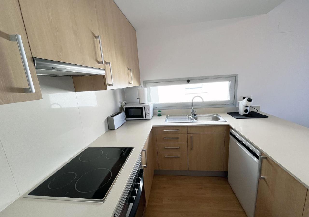 2-Bedroom Brand New Apartment Steps From The Beach Llança Esterno foto