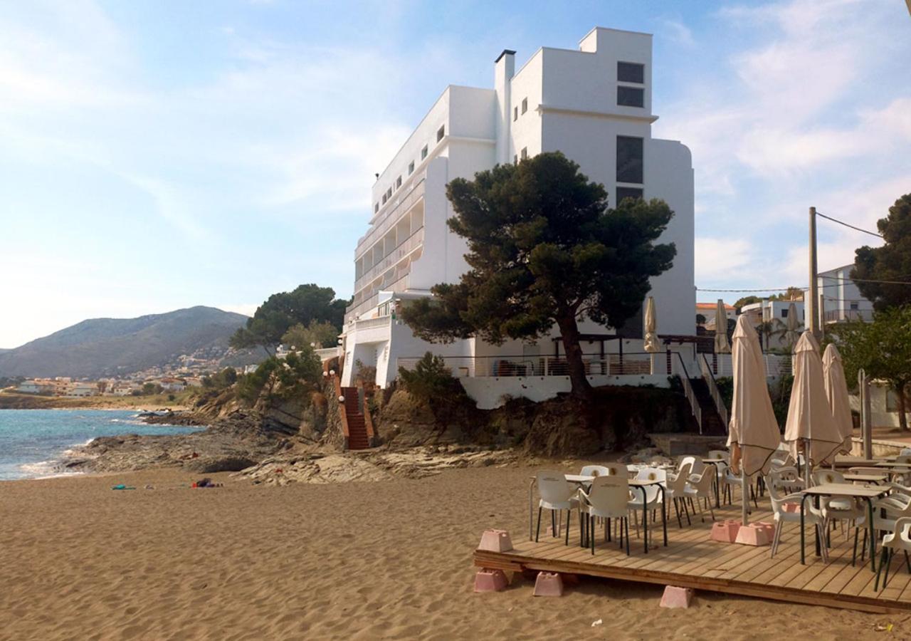 2-Bedroom Brand New Apartment Steps From The Beach Llança Esterno foto