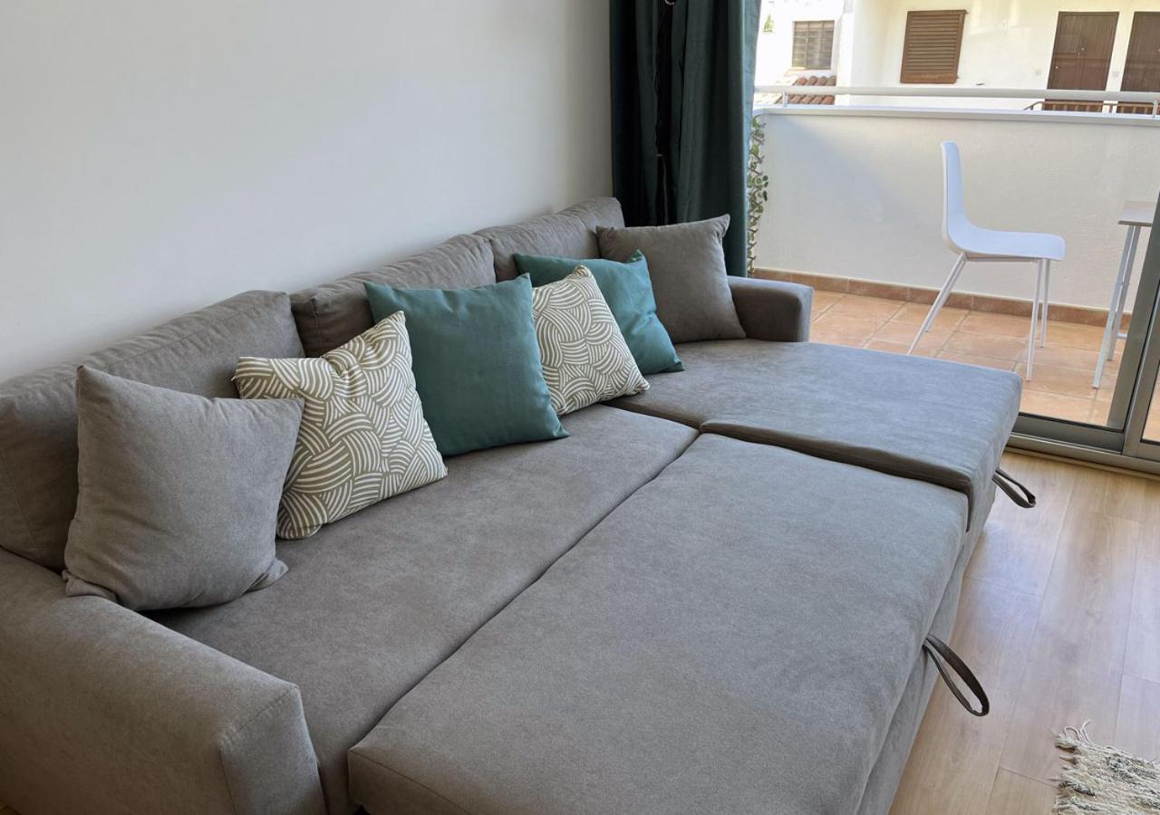 2-Bedroom Brand New Apartment Steps From The Beach Llança Esterno foto