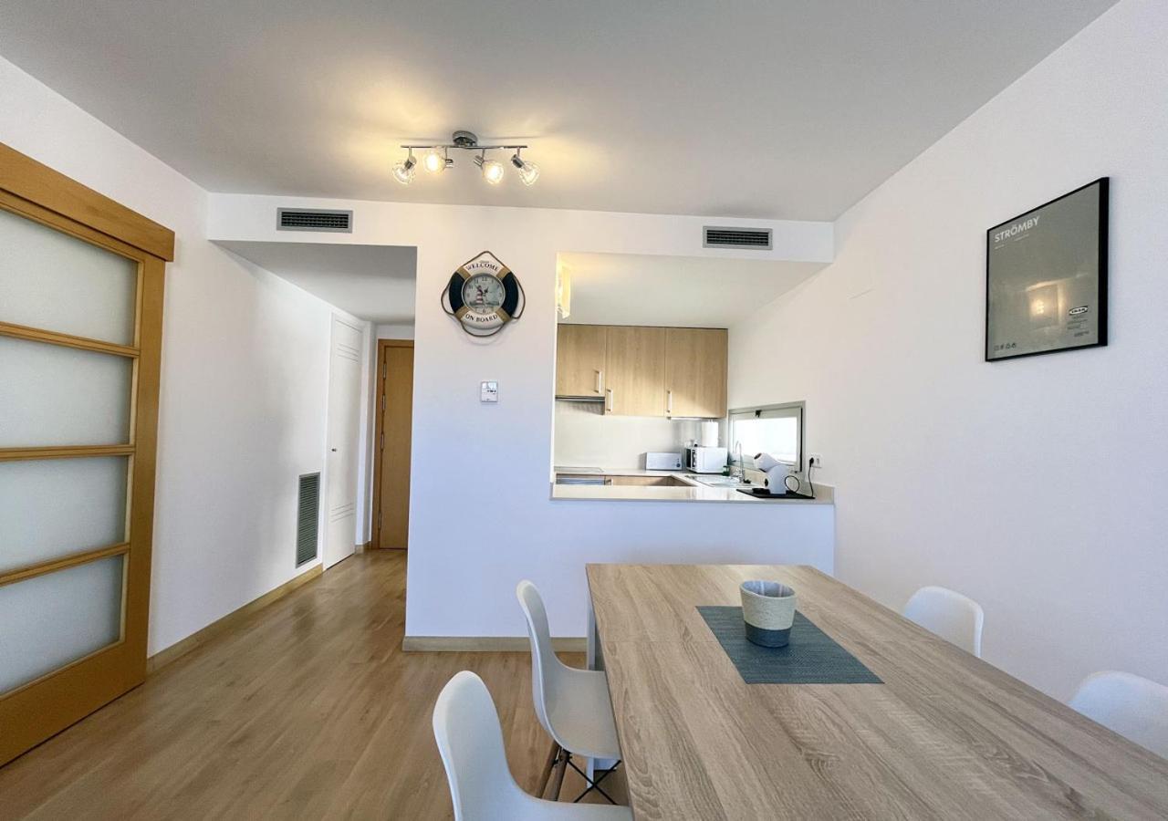 2-Bedroom Brand New Apartment Steps From The Beach Llança Esterno foto