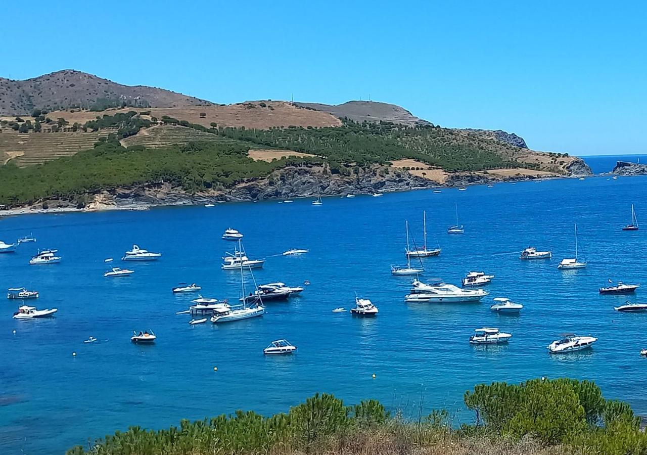 2-Bedroom Brand New Apartment Steps From The Beach Llança Esterno foto