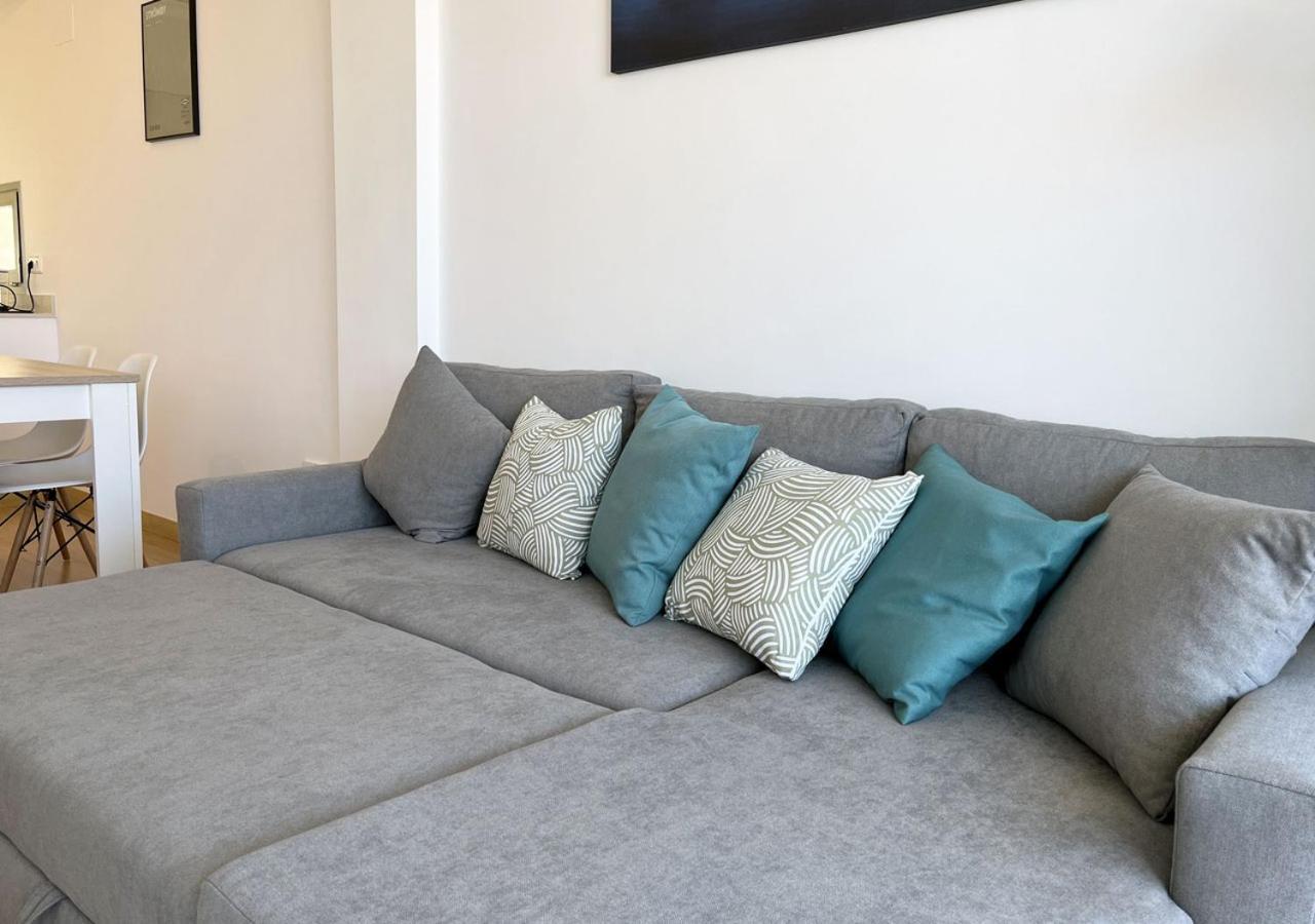2-Bedroom Brand New Apartment Steps From The Beach Llança Esterno foto