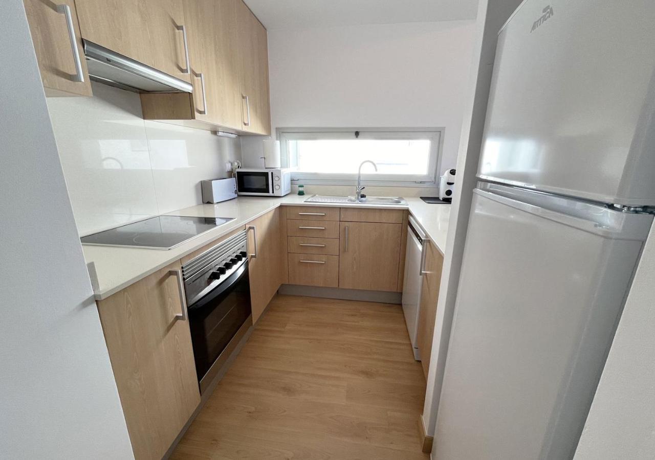 2-Bedroom Brand New Apartment Steps From The Beach Llança Esterno foto