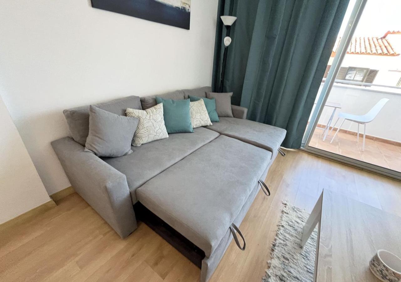 2-Bedroom Brand New Apartment Steps From The Beach Llança Esterno foto
