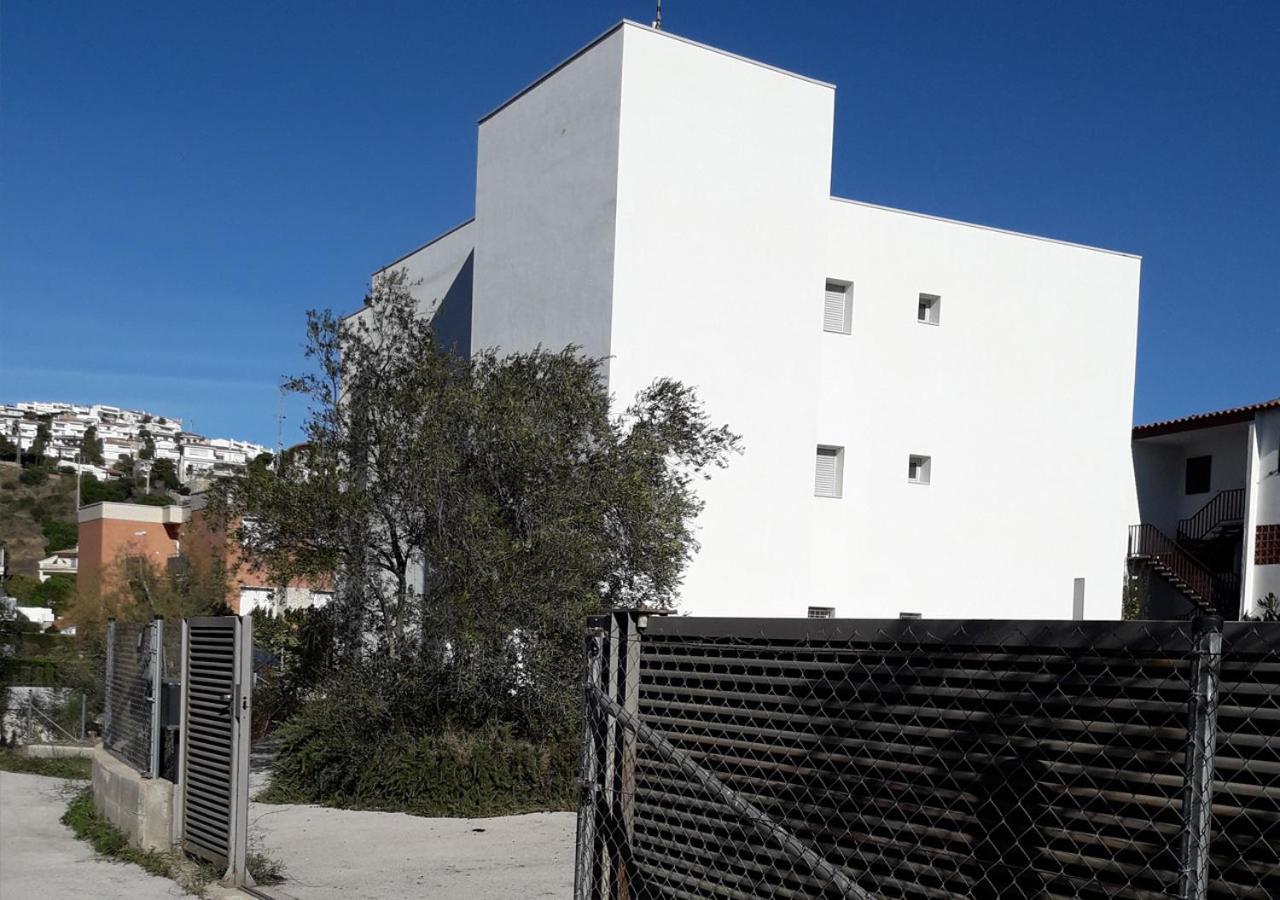 2-Bedroom Brand New Apartment Steps From The Beach Llança Esterno foto